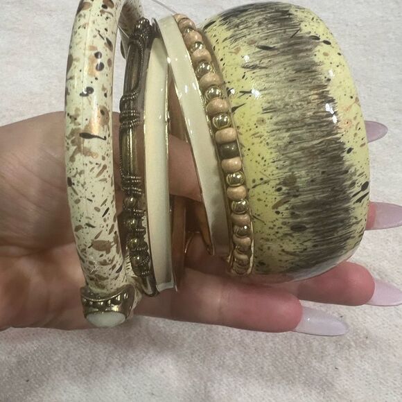 Mint Cream and Gold Textured Bracelets - Picture 3 of 5